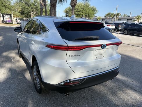 Used 2023 Toyota Venza Limited image 5