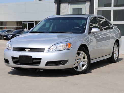 Used 2011 Chevrolet Impala LT w/ Luxury Edition Package FWD image 3