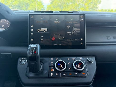 Used 2023 Land Rover Defender 130 X-Dynamic SE AWD/4WD image 15