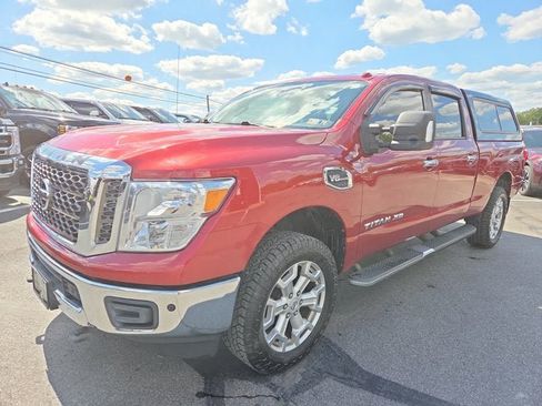 Used 2018 Nissan Titan SV w/ SV Convenience Package image 2
