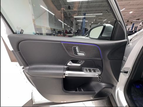 Used 2023 Mercedes-Benz EQB 300 4MATIC w/ Exclusive Package image 20
