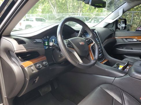 Used 2020 Cadillac Escalade ESV Premium Luxury AWD/4WD image 18