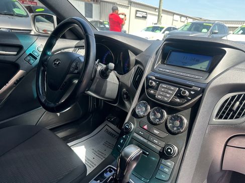 Used 2014 Hyundai Genesis 2.0T RWD image 8