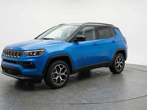 Used 2025 Jeep Compass Limited AWD/4WD image 3