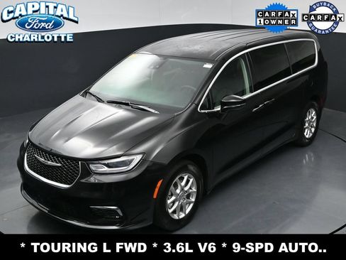 Used 2024 Chrysler Pacifica Touring-L FWD image 30