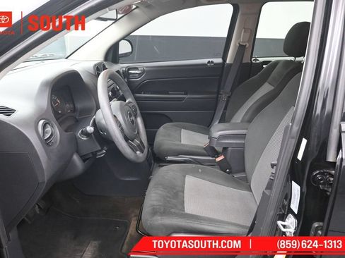 Used 2017 Jeep Compass Sport w/ Power Value Group FWD image 9
