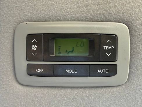Used 2014 Toyota Sienna XLE FWD image 37