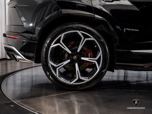 Used 2019 Lamborghini Urus AWD/4WD image 16