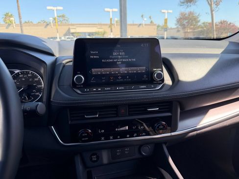 Used 2025 Nissan Rogue SV AWD/4WD image 17