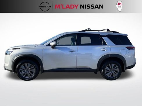 Used 2025 Nissan Pathfinder SV w/ SV Premium Package image 7