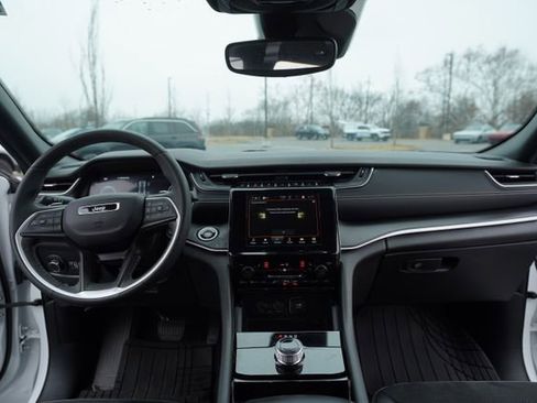 Used 2023 Jeep Grand Cherokee Altitude image 27