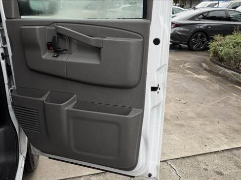 Used 2020 Chevrolet Express 3500 LT w/ LT Preferred Equipment Group RWD image 19
