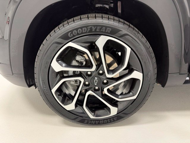 Used 2025 Chevrolet Trax RS w/ Sunroof Package FWD image 18