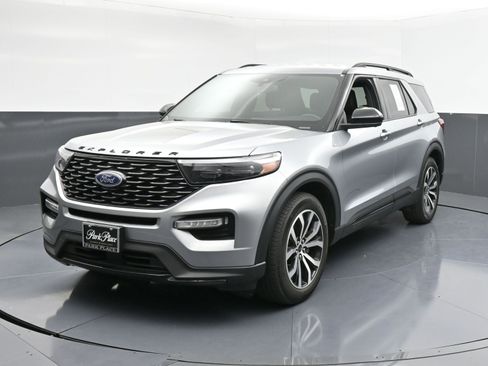 Used 2023 Ford Explorer ST-Line w/ Class IV Trailer Tow Package image 4