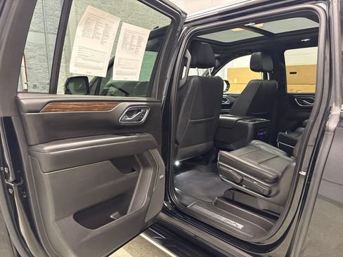Used 2023 Chevrolet Suburban High Country AWD/4WD image 30