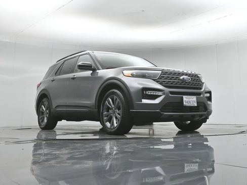 Used 2023 Ford Explorer XLT w/ Equipment Group 202A RWD image 49