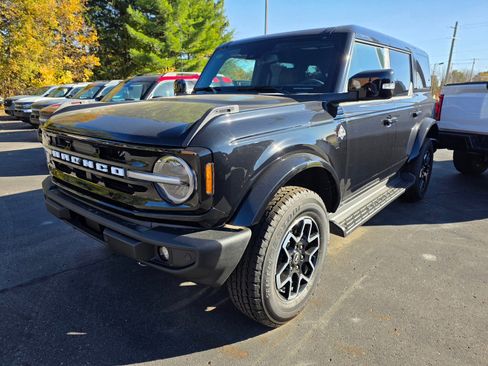 New 2025 Ford Bronco Outer Banks image 2