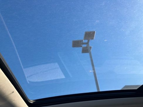 Used 2021 Ford Edge Titanium image 25