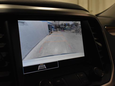 Used 2023 GMC Acadia SLE w/ Driver Convenience Package image 20