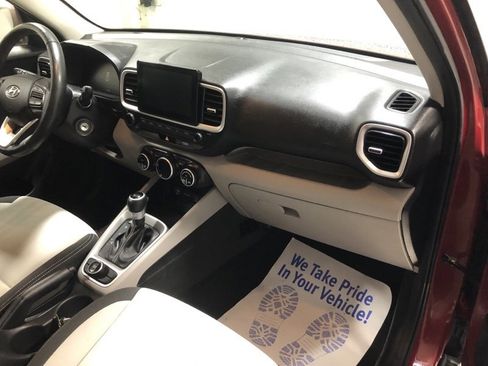 Used 2023 Hyundai Venue SEL image 13
