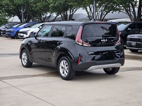 Certified 2023 Kia Soul LX w/ LX Technology Package FWD image 3