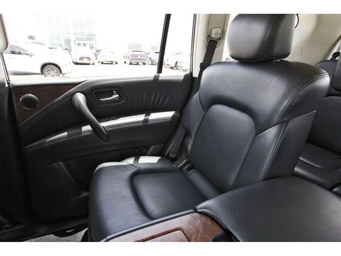Used 2024 Nissan Armada SL w/ Captain's Chairs Package AWD/4WD image 9