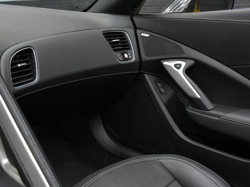 Used 2015 Chevrolet Corvette Z06 w/ 3LZ Preferred Equipment Group RWD image 46