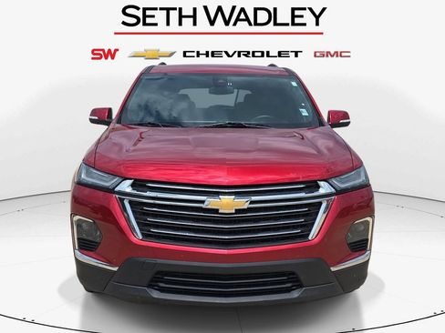 Used 2023 Chevrolet Traverse LT FWD image 2