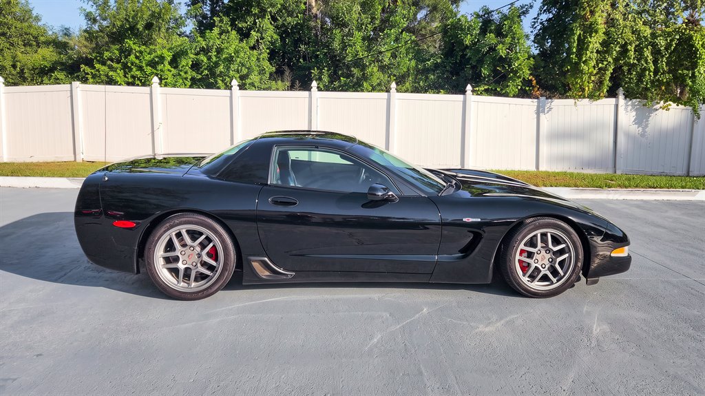 Used 2002 Chevrolet Corvette Z06 w/ Memory Pkg RWD image 9