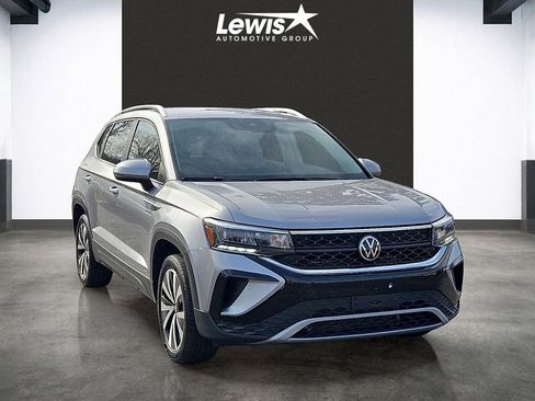 Used 2023 Volkswagen Taos SE FWD image 6