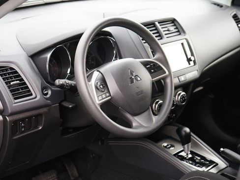 Used 2025 Mitsubishi Outlander Sport ES image 13