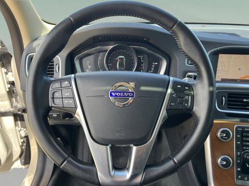 Used 2017 Volvo S60 T5 Inscription Platinum image 10