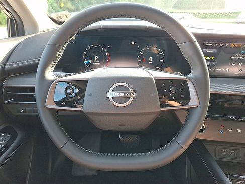 Certified 2025 Nissan Murano SV w/ Cargo Package AWD/4WD image 16