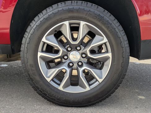 Certified 2023 Chevrolet Suburban LT w/ Luxury Package AWD/4WD image 57