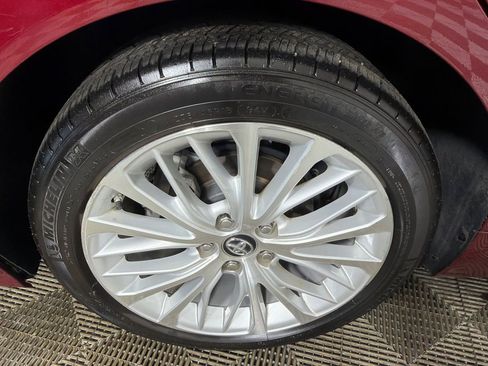 Used 2018 Toyota Camry XLE FWD image 18