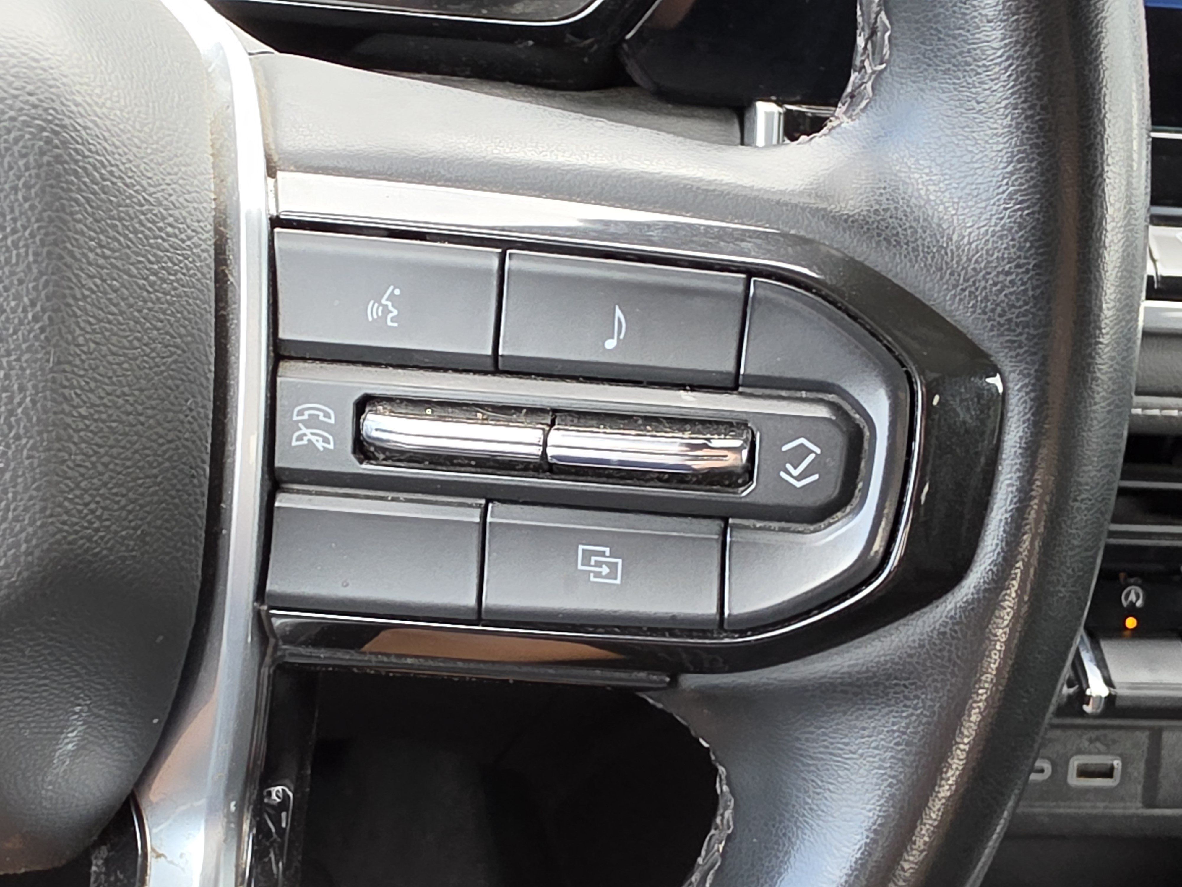 Used 2024 Chevrolet Colorado LT w/ LT Convenience Package AWD/4WD image 16