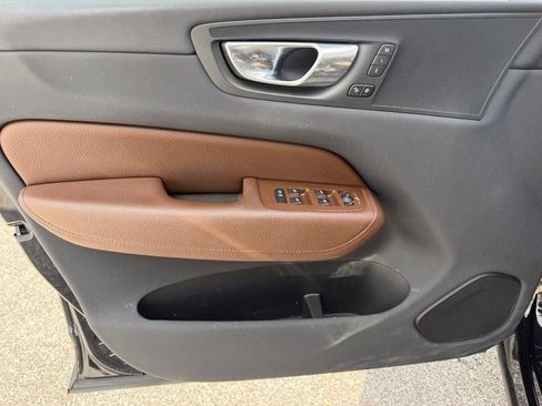 Used 2019 Volvo XC60 T5 Momentum w/ Premium Package FWD image 13