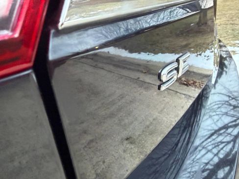 Used 2018 Volkswagen Atlas SE image 38