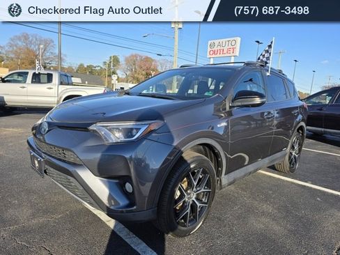 Used 2018 Toyota RAV4 SE image 1