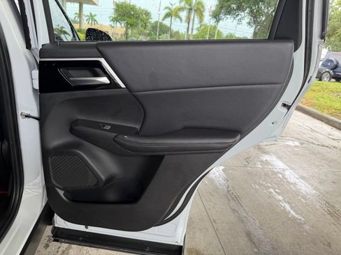 Used 2023 Mitsubishi Outlander SE AWD/4WD image 30