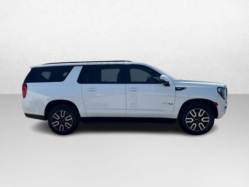 Used 2023 GMC Yukon XL AT4 w/ Technology Package AWD/4WD image 4