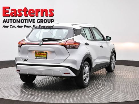 Used 2023 Nissan Kicks S FWD image 5