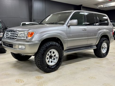Used 2004 Toyota Land Cruiser image 1