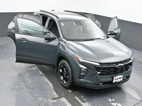 New 2026 Chevrolet Trax LT w/ Driver Confidence Package FWD image 56