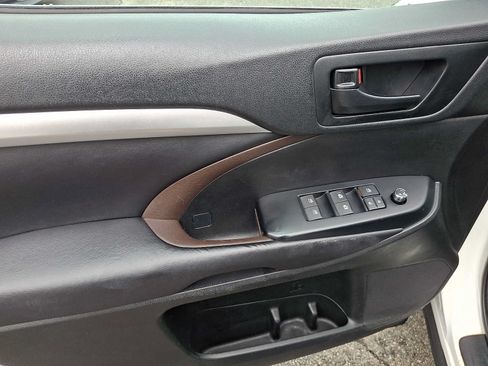 Used 2019 Toyota Highlander Plus AWD/4WD image 13