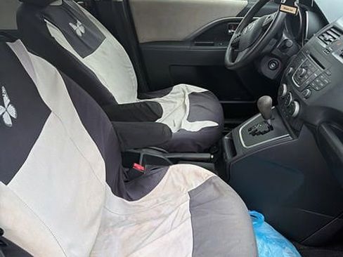 Used 2014 MAZDA MAZDA5 Sport FWD image 11