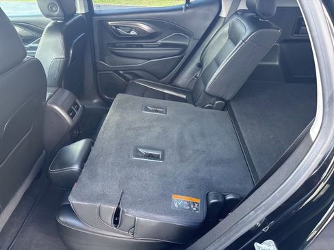 Used 2024 GMC Terrain SLT image 19