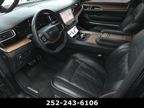 Used 2023 Jeep Grand Wagoneer Series III AWD/4WD image 8