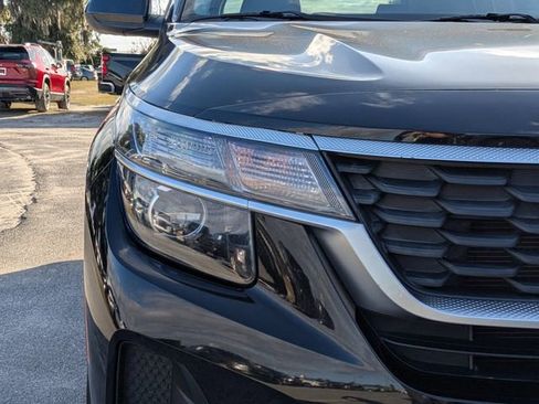 Used 2023 Kia Seltos LX image 10