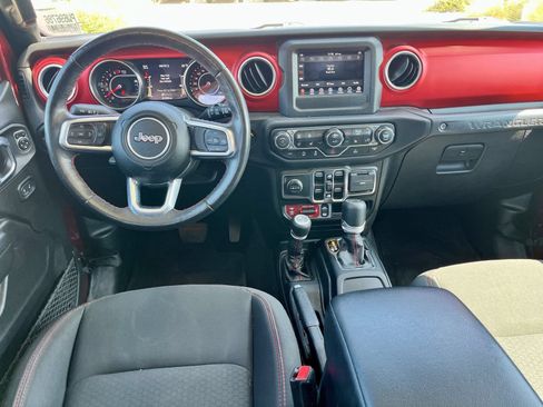 Used 2021 Jeep Wrangler Unlimited Rubicon w/ Cold Weather Group AWD/4WD image 16